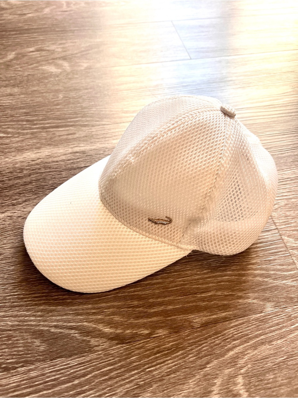 Crocodile 🐊 White Mesh Baseball Cap with Metal Swoosh Accent